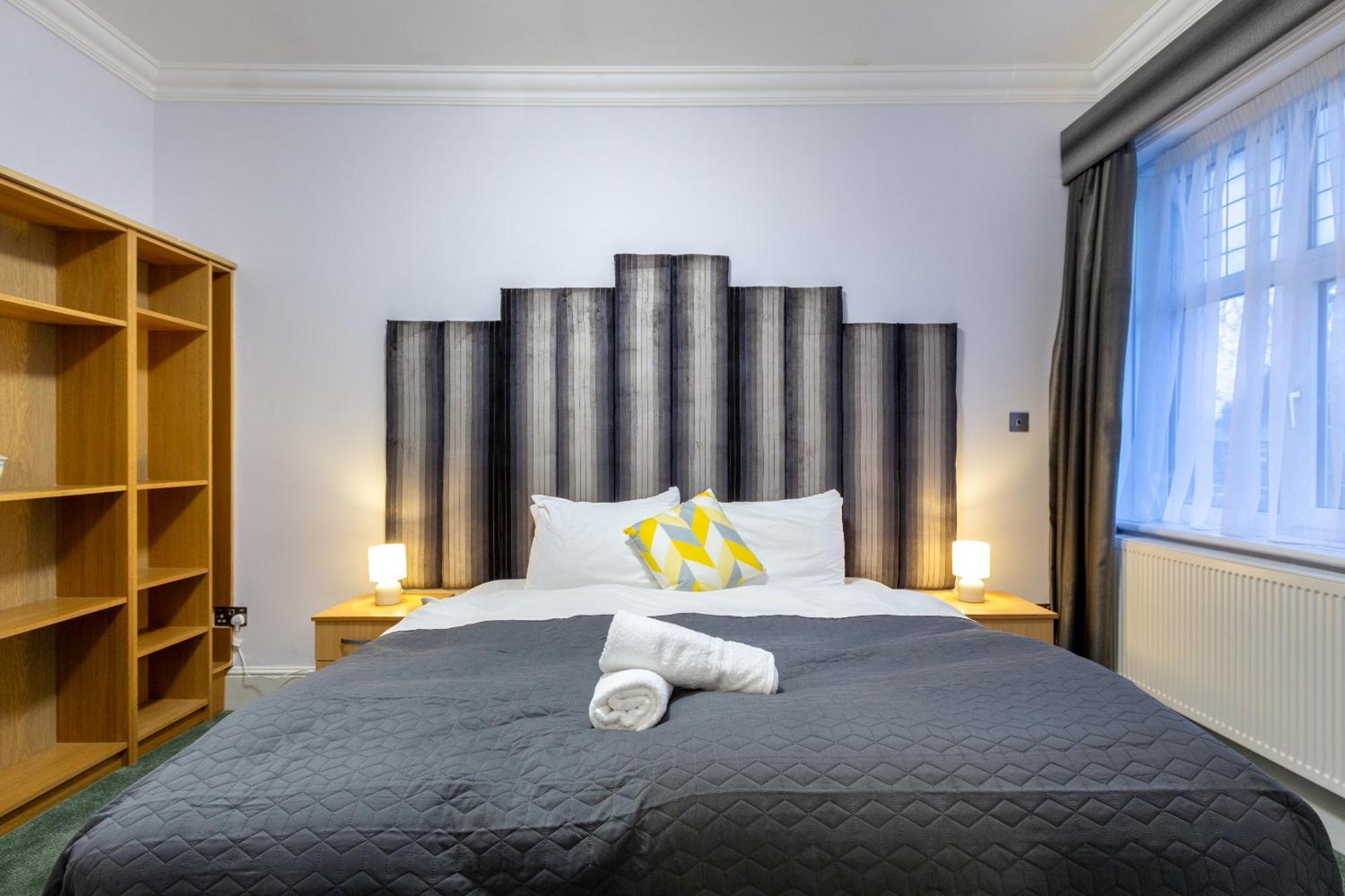 London Gatwick Inn Екстер'єр фото