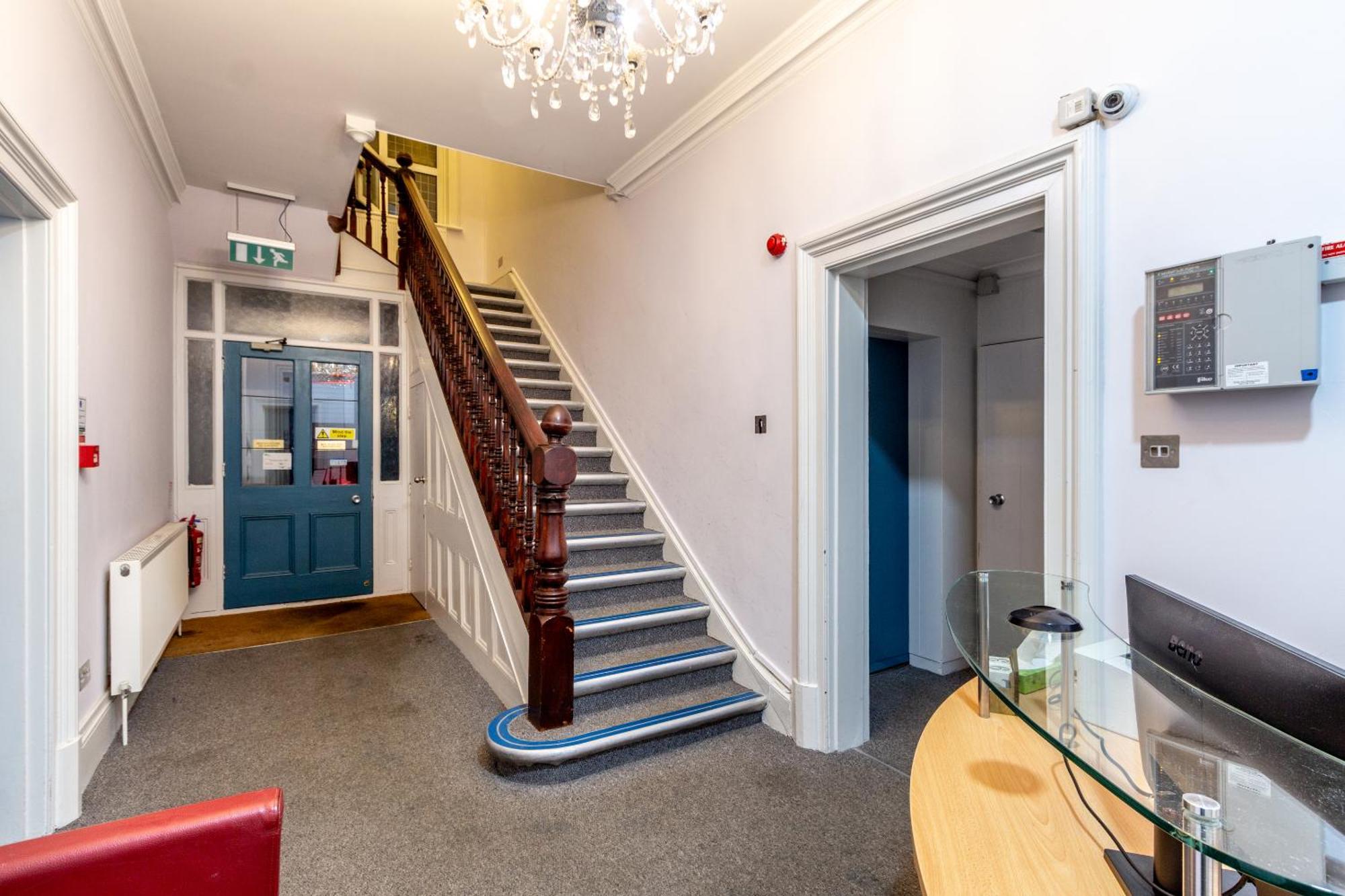 London Gatwick Inn Екстер'єр фото