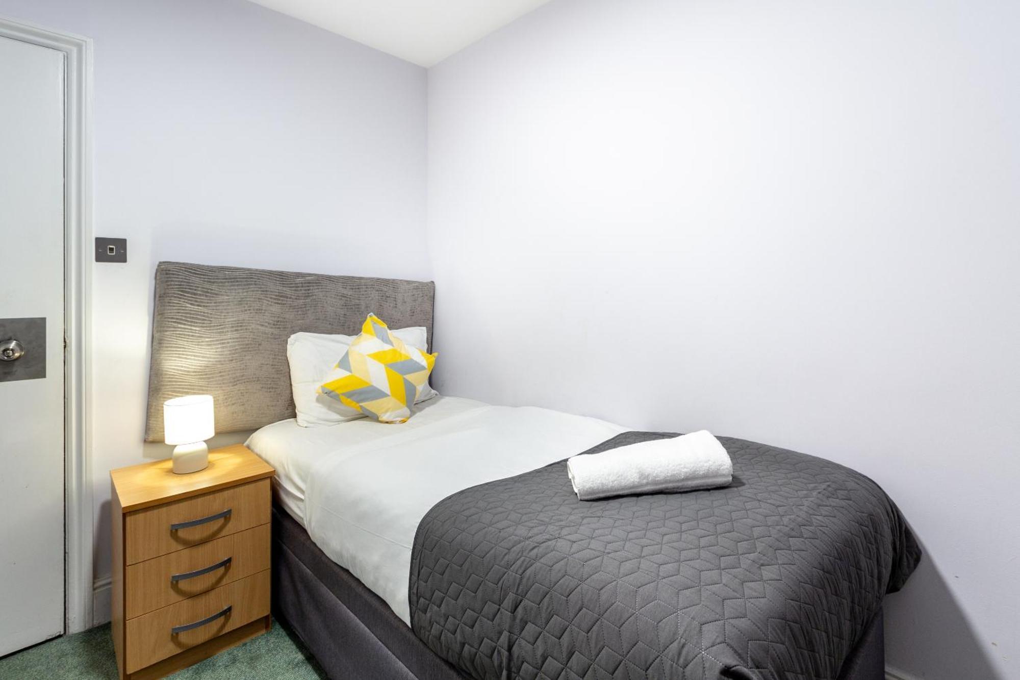 London Gatwick Inn Екстер'єр фото
