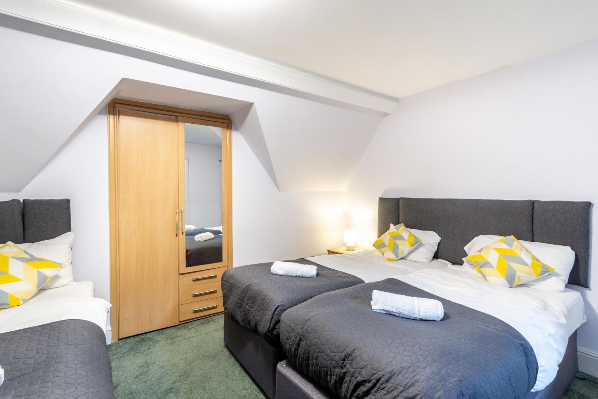 London Gatwick Inn Екстер'єр фото