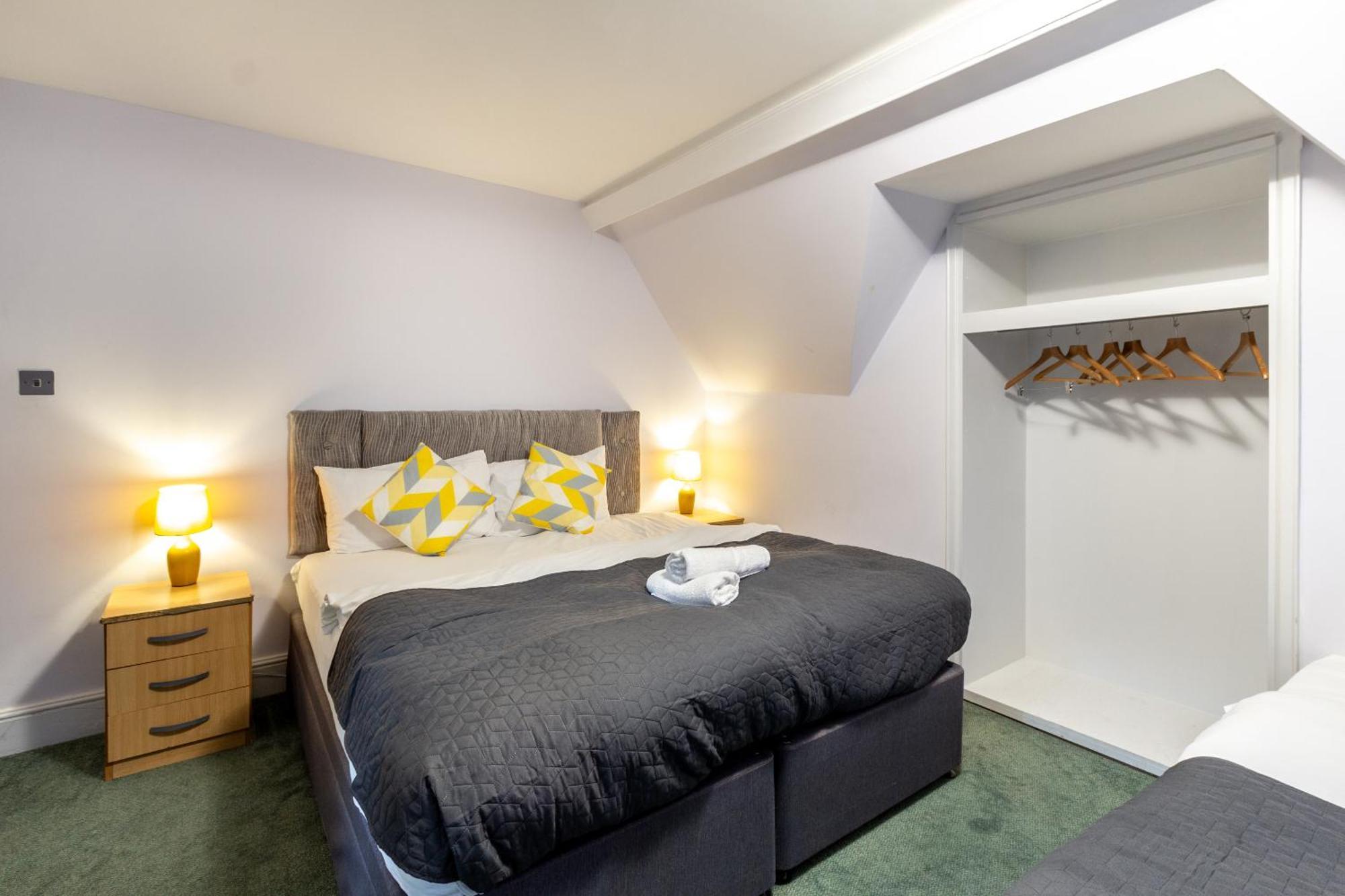 London Gatwick Inn Екстер'єр фото
