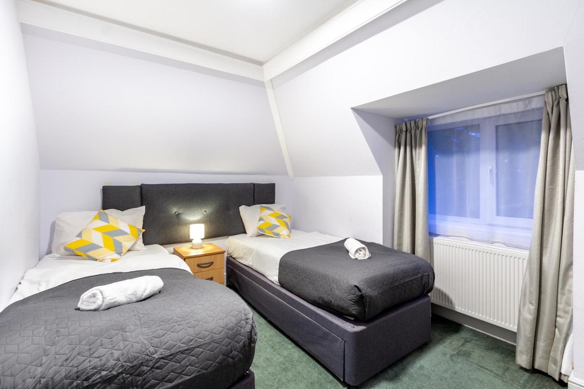London Gatwick Inn Екстер'єр фото