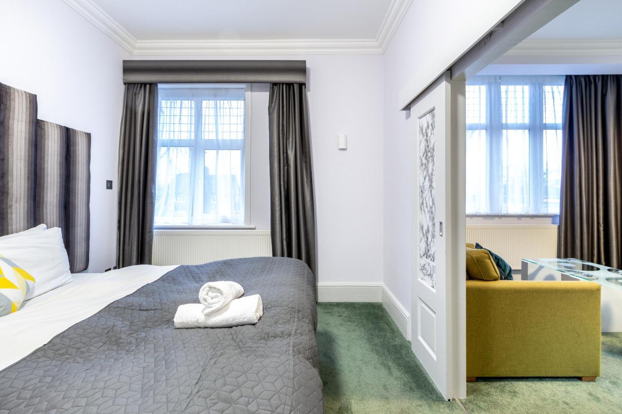 London Gatwick Inn Екстер'єр фото