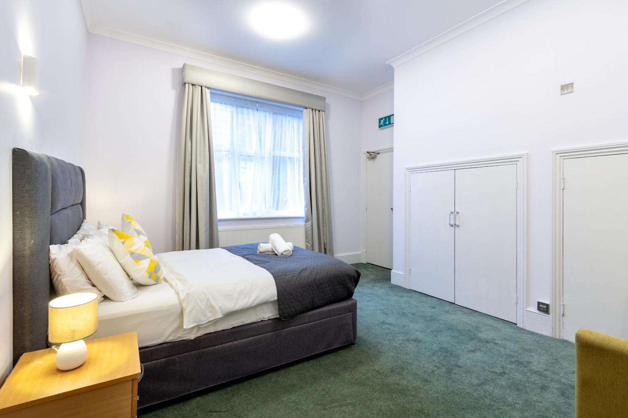 London Gatwick Inn Екстер'єр фото