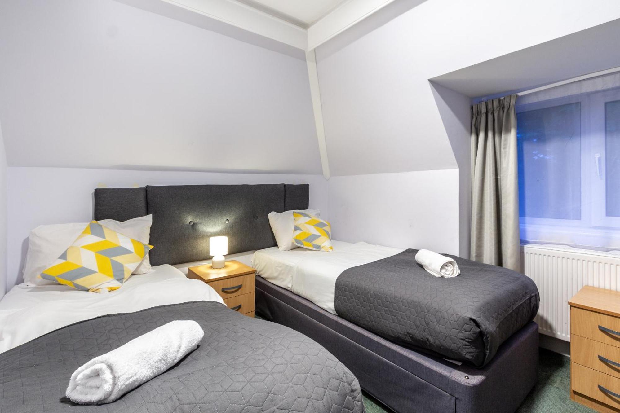 London Gatwick Inn Екстер'єр фото