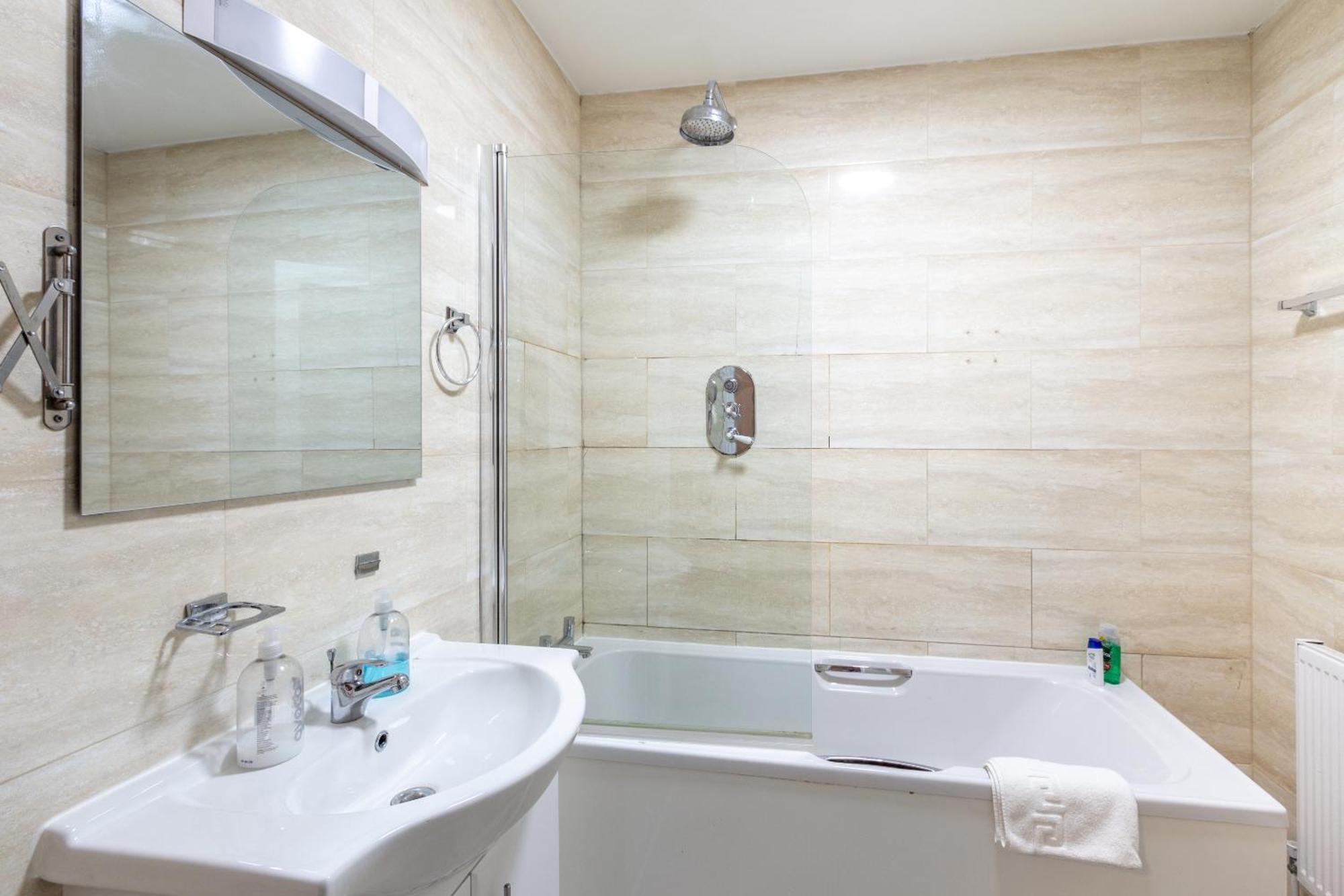 London Gatwick Inn Екстер'єр фото