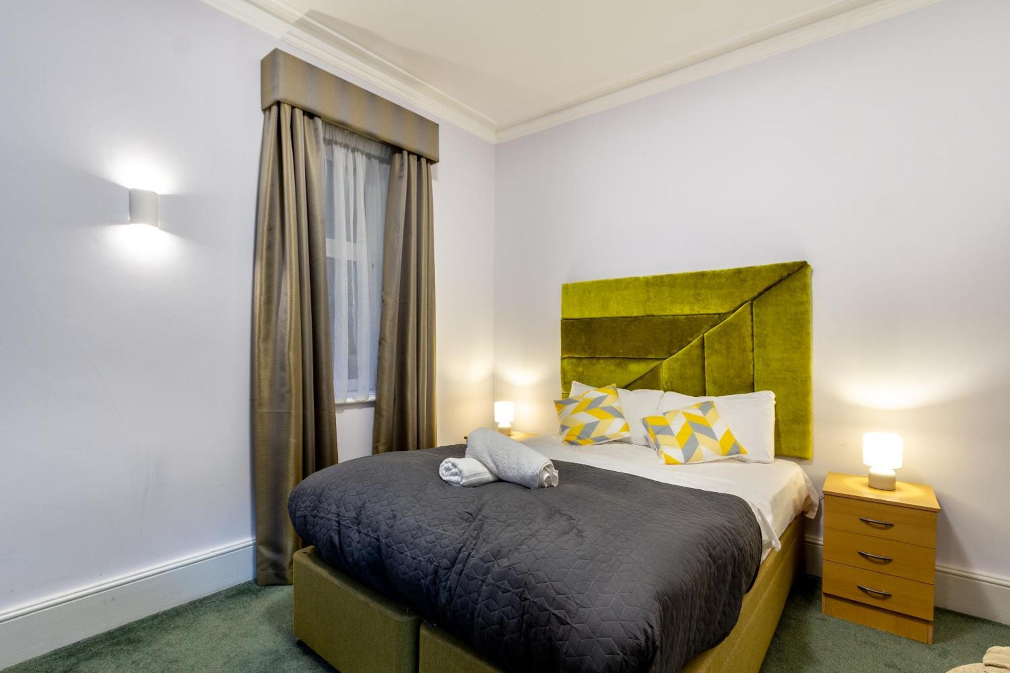 London Gatwick Inn Екстер'єр фото