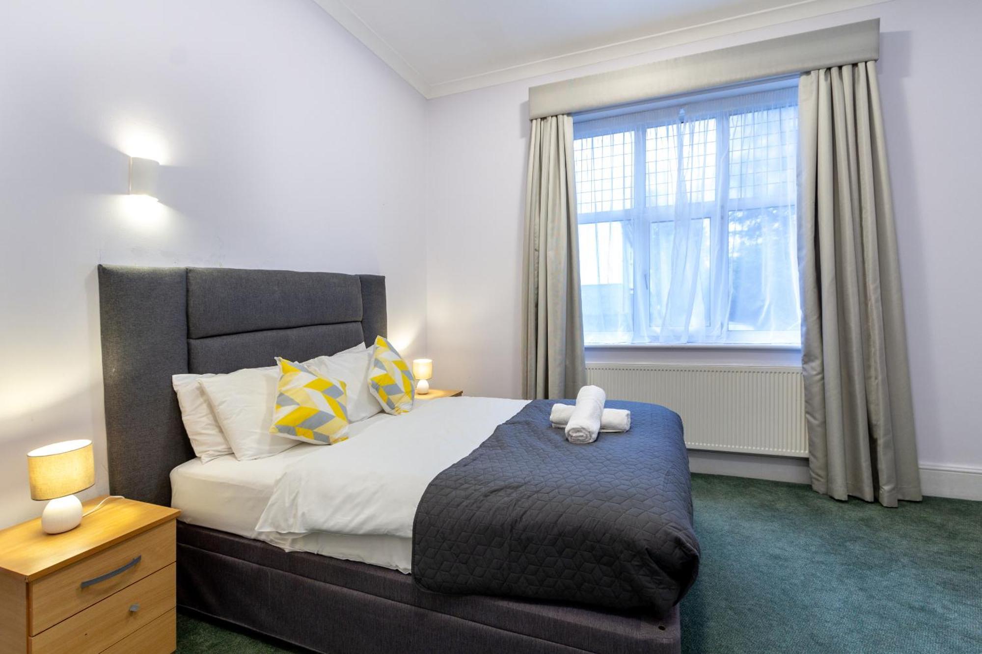 London Gatwick Inn Екстер'єр фото