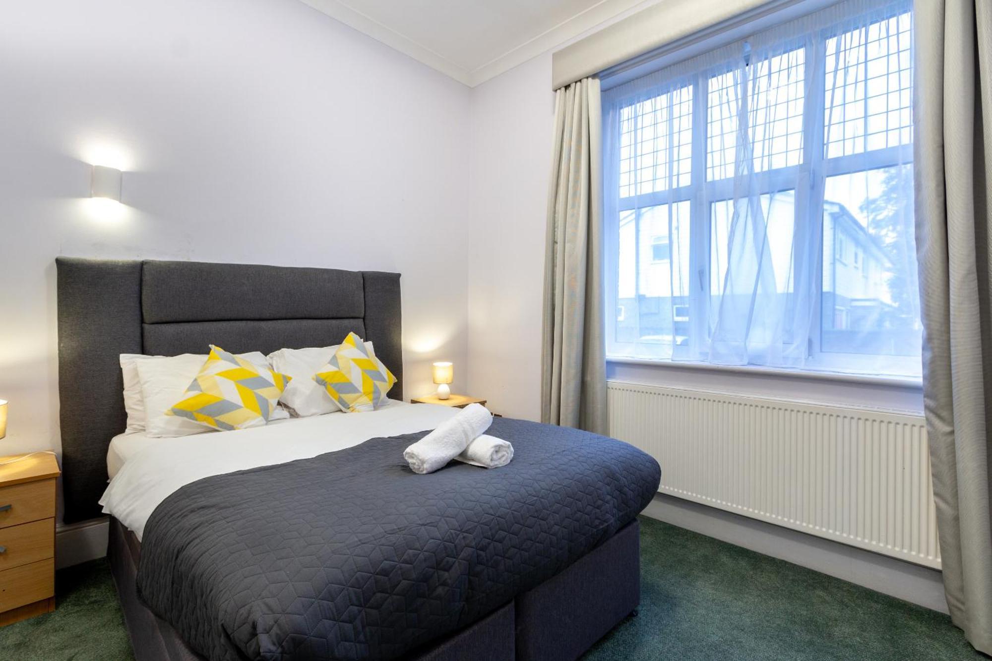 London Gatwick Inn Екстер'єр фото